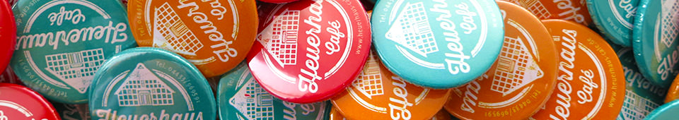 Heuerhaus Café bunte Buttons